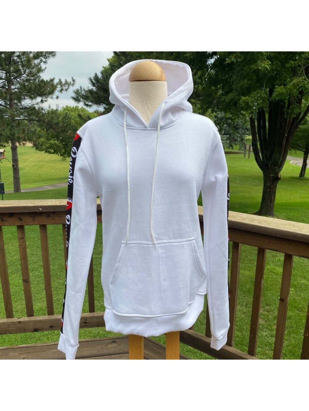 Bougie Boutique Women’s Hoodie Sweatshirt Size Large Spellout  Lips NEW $70